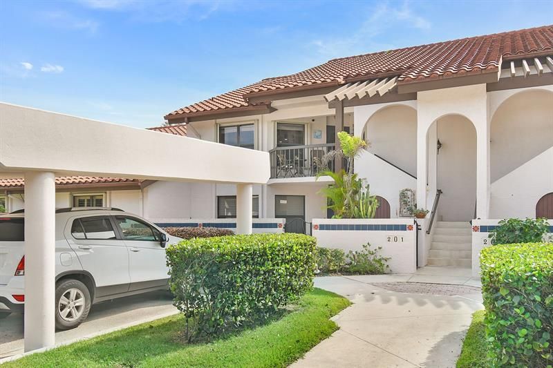 6040 SE Martinique Dr, Unit 201, Stuart, FL 34997 Photo