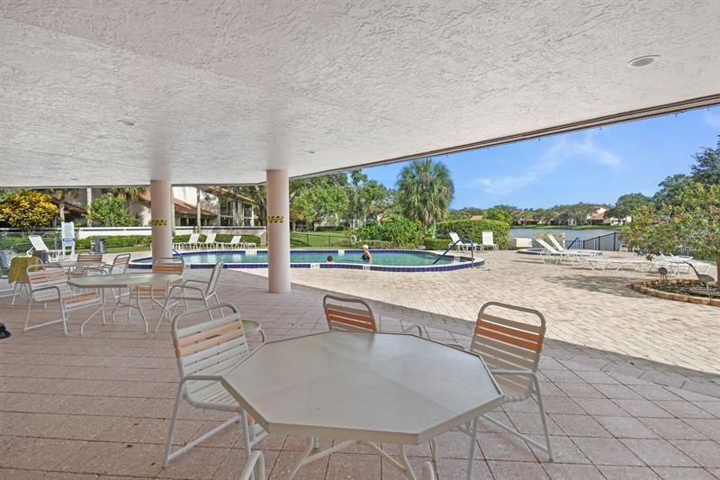 6040 SE Martinique Dr, Unit 201, Stuart, FL 34997 Photo