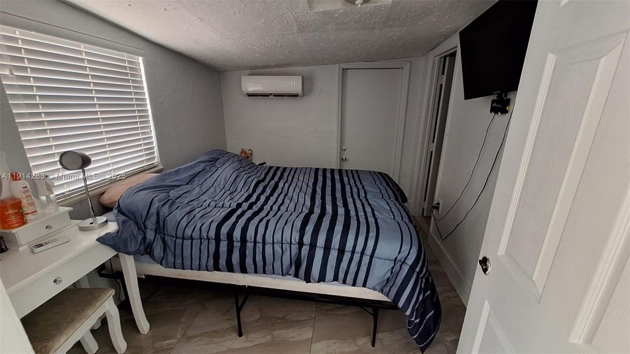 6810 Douglas St, Hollywood, FL 33024 Photo