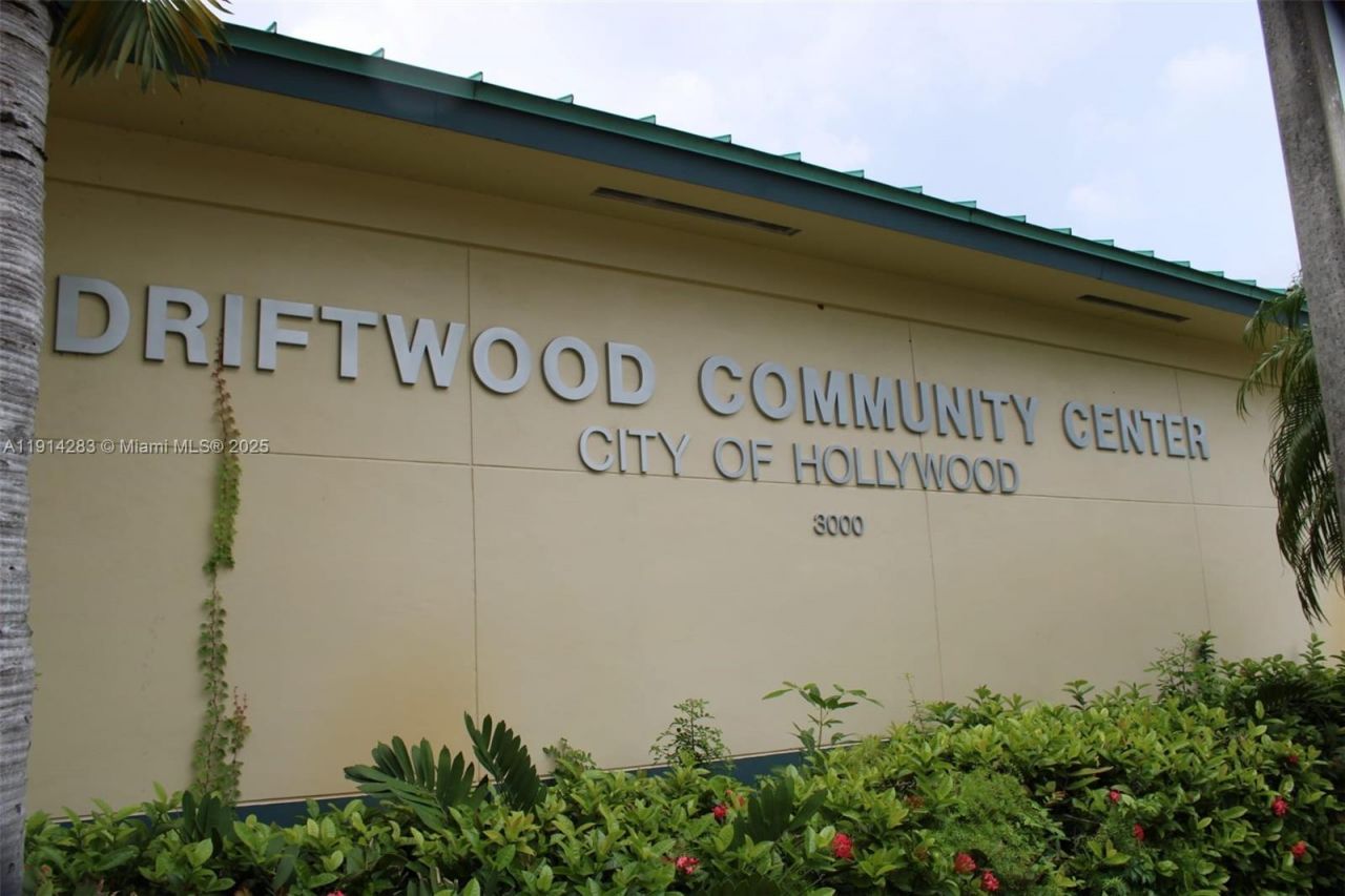 6810 Douglas St, Hollywood, FL 33024 Photo