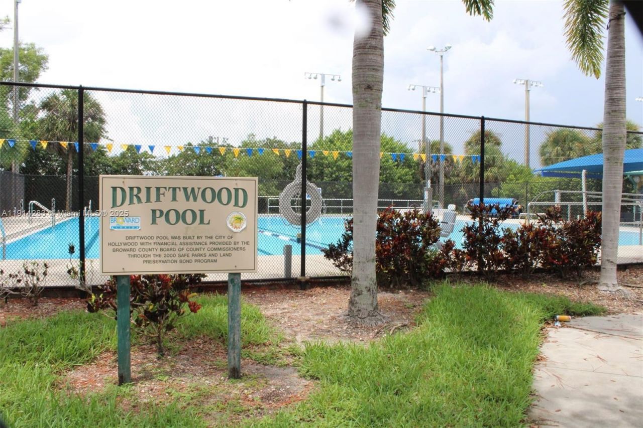 6810 Douglas St, Hollywood, FL 33024 Photo