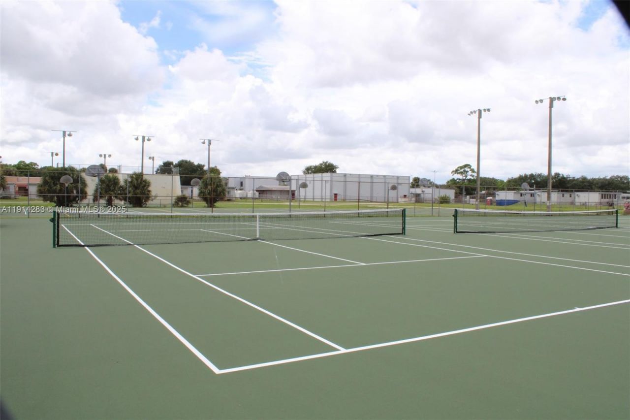 6810 Douglas St, Hollywood, FL 33024 Photo