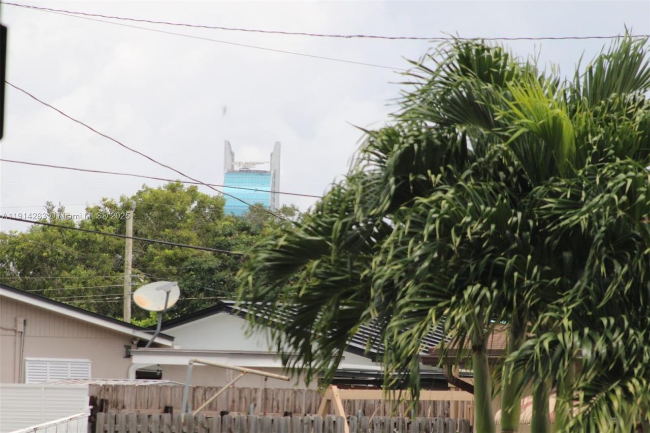 6810 Douglas St, Hollywood, FL 33024 Photo