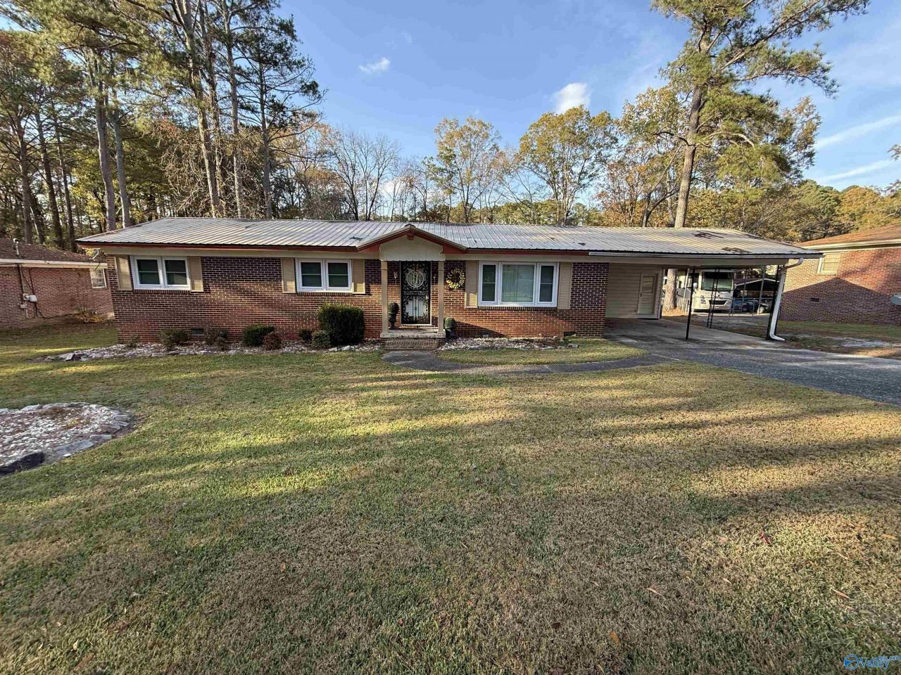 1524 Arrowhead Drive, Gadsden, AL 35903 Main Photo