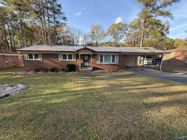 1524 Arrowhead Drive, Gadsden, AL 35903