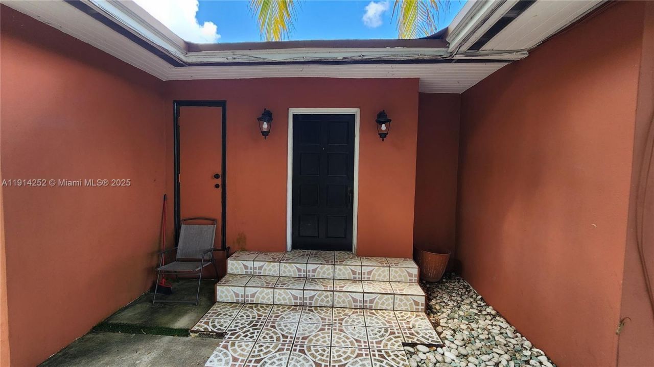7945 Sunset Dr, Miami, FL 33143 Photo