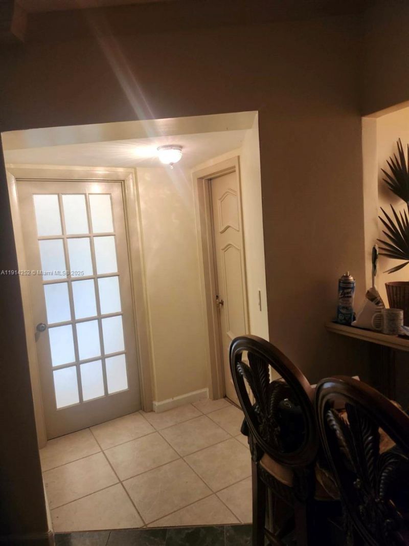 7945 Sunset Dr, Miami, FL 33143 Photo