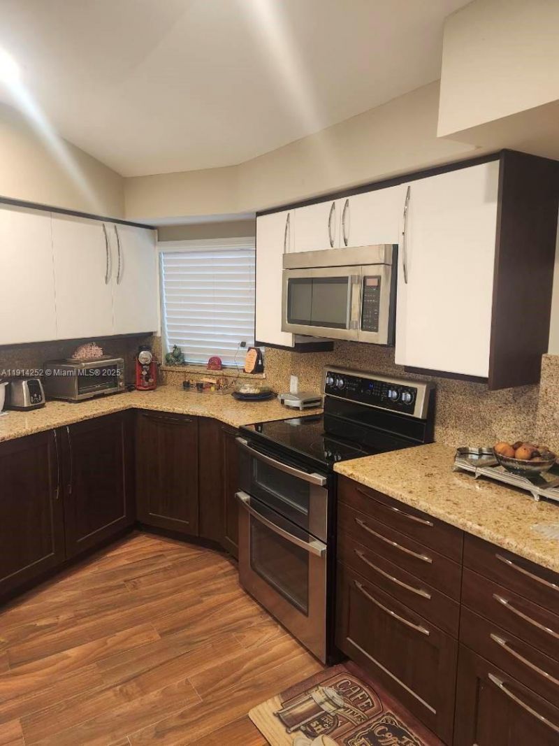 7945 Sunset Dr, Miami, FL 33143 Photo