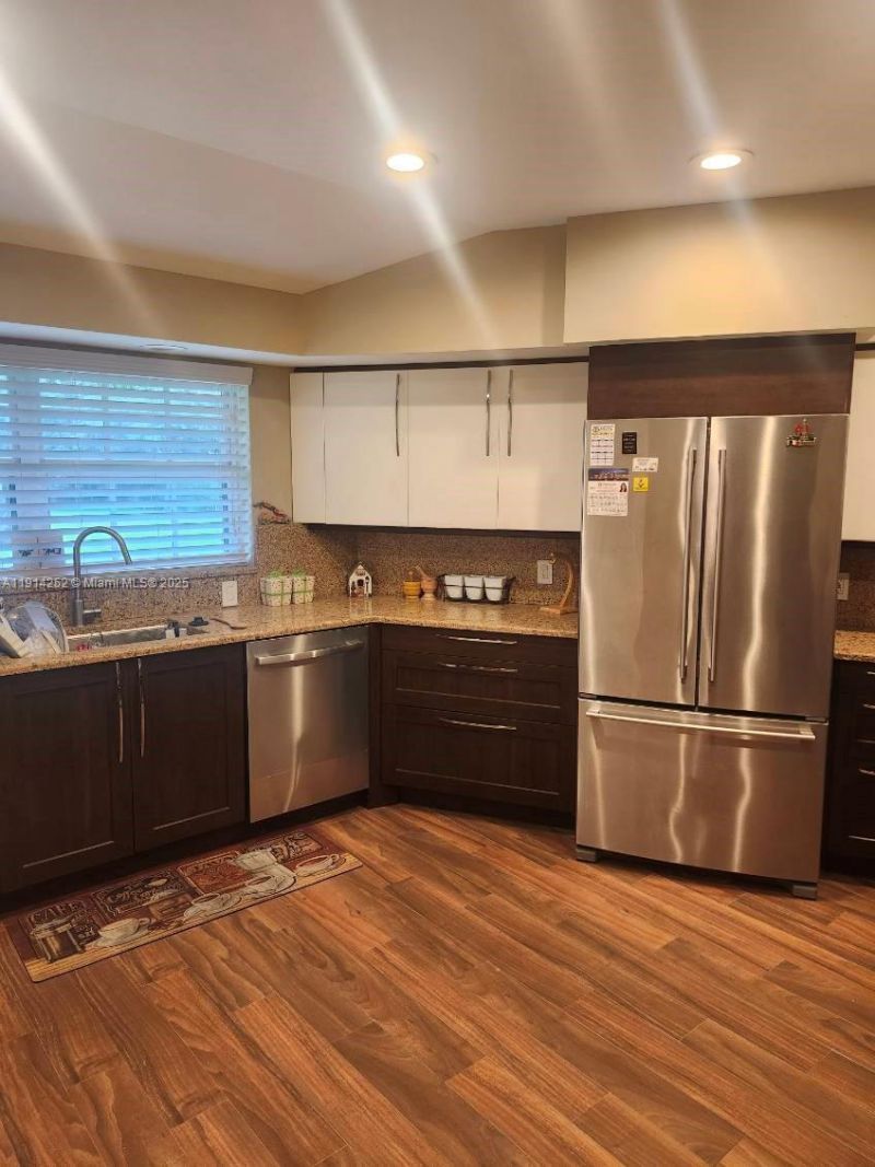 7945 Sunset Dr, Miami, FL 33143 Photo