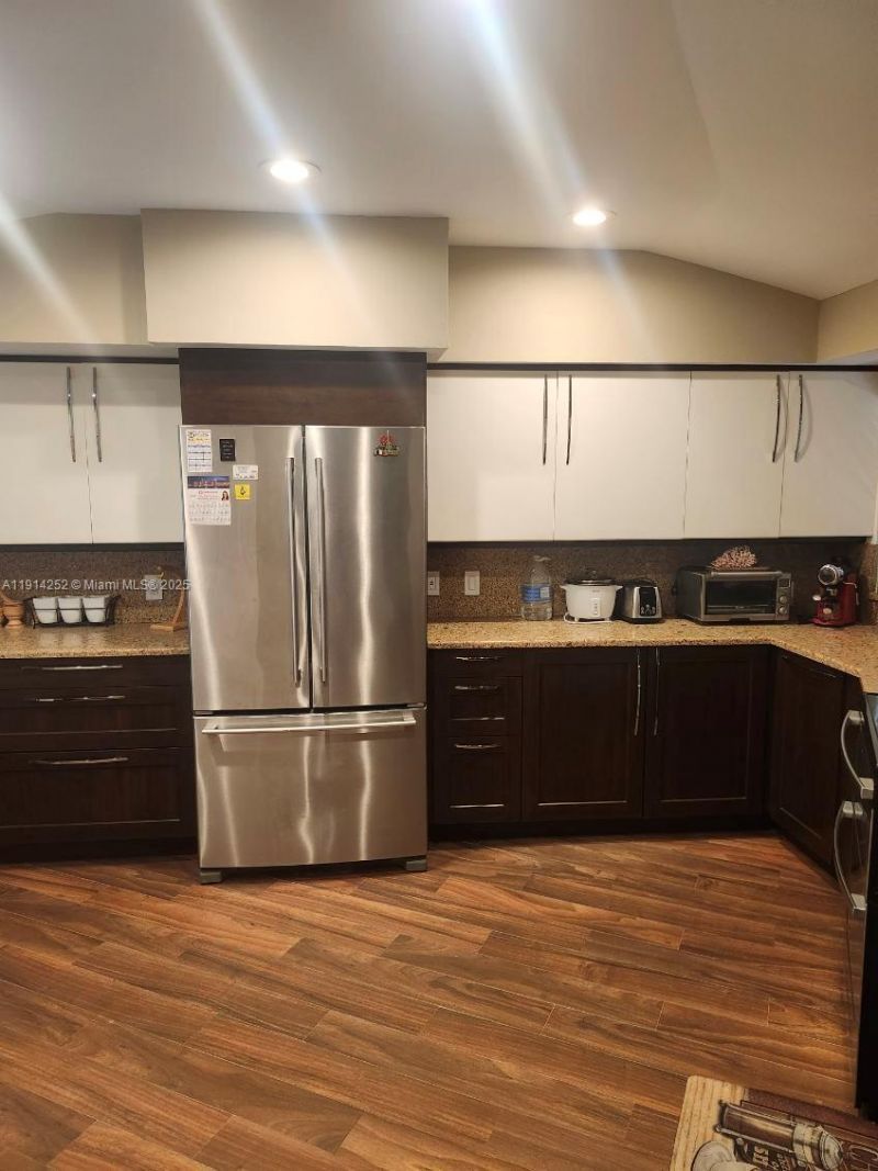 7945 Sunset Dr, Miami, FL 33143 Photo