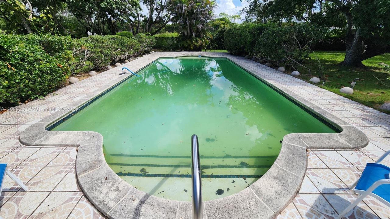 7945 Sunset Dr, Miami, FL 33143 Photo