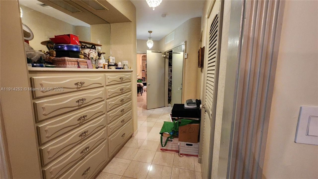 7945 Sunset Dr, Miami, FL 33143 Photo