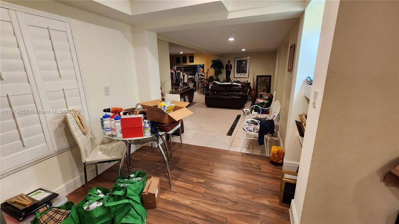 7945 Sunset Dr, Miami, FL 33143 Photo