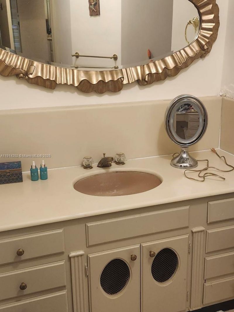 7945 Sunset Dr, Miami, FL 33143 Photo