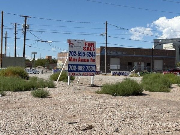 1022 S Main Street, Las Vegas, NV 89101