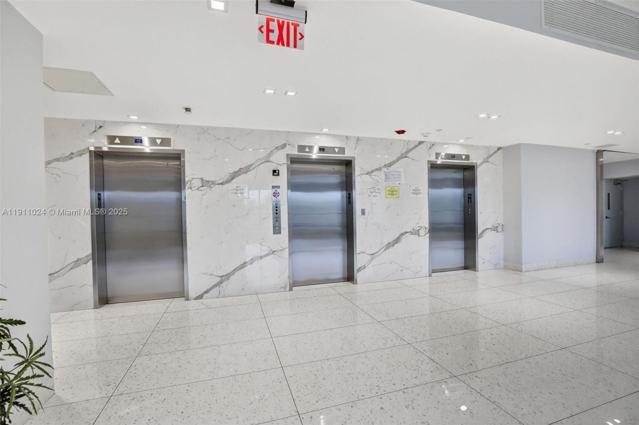 20335 W Country Club Dr, Unit PH4, Aventura, FL 33180 Photo