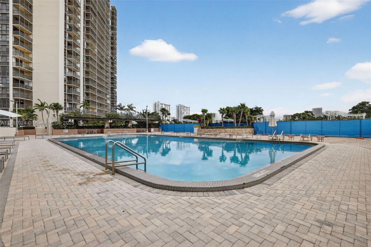 20335 W Country Club Dr, Unit PH4, Aventura, FL 33180 Photo