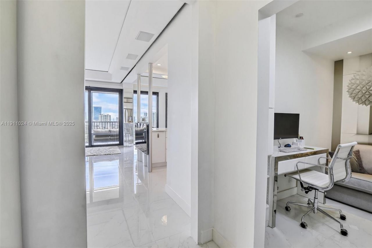 20335 W Country Club Dr, Unit PH4, Aventura, FL 33180 Photo