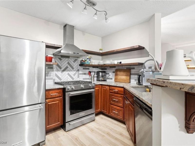 1452 Buckingham Gate Boulevard, Cuyahoga Falls, OH 44221 Photo 7