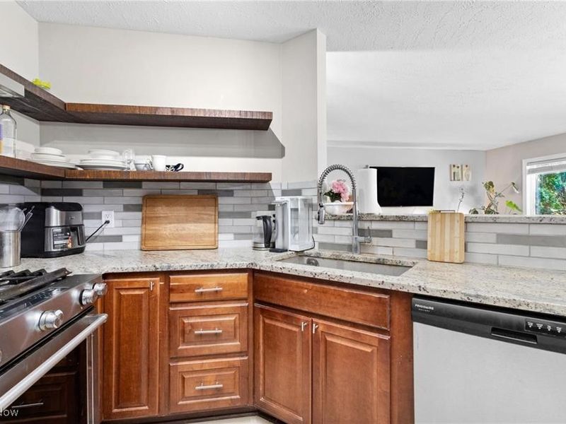 1452 Buckingham Gate Boulevard, Cuyahoga Falls, OH 44221 Photo 8