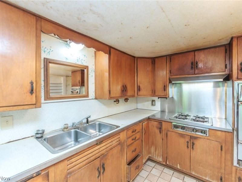 24105 Chardon Road, Euclid, OH 44143 Photo 11