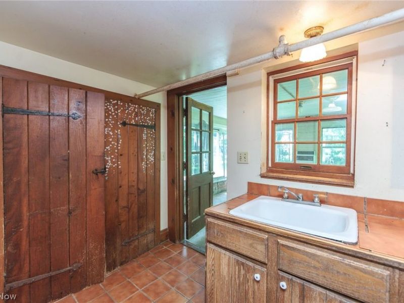 24105 Chardon Road, Euclid, OH 44143 Photo 16