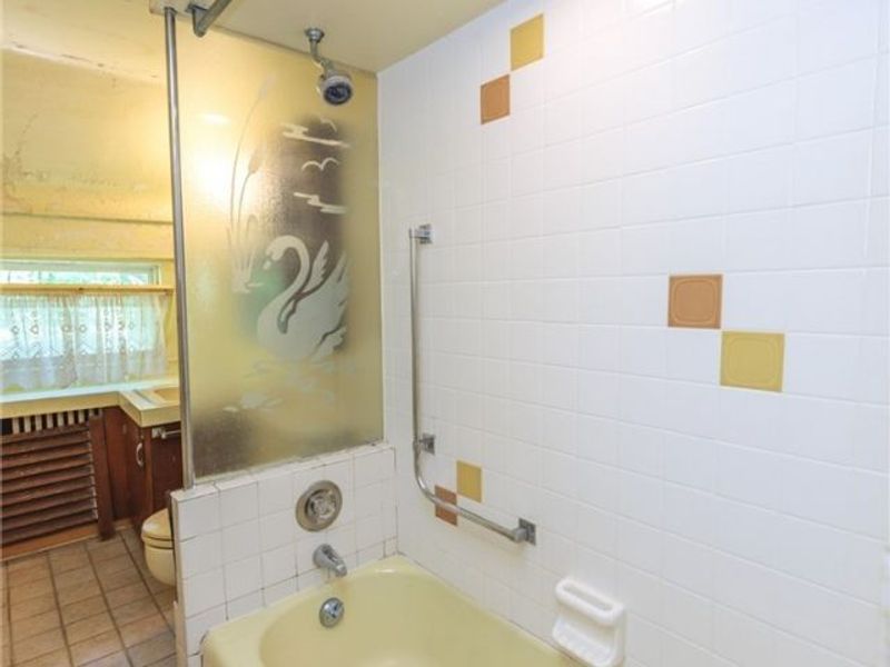 24105 Chardon Road, Euclid, OH 44143 Photo 30
