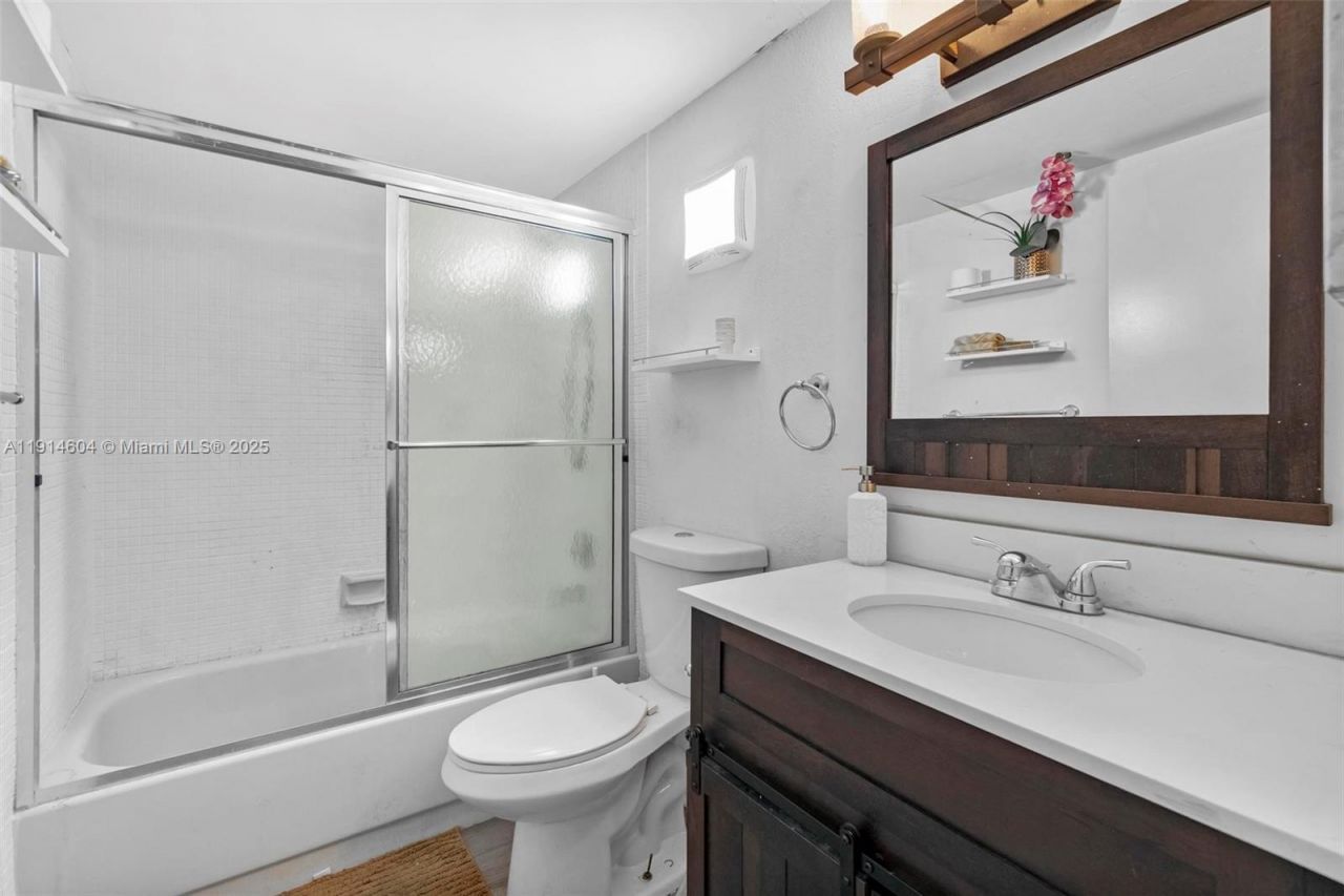 3141 NW 47th Ter, Unit 118, Lauderdale Lakes, FL 33319 Photo