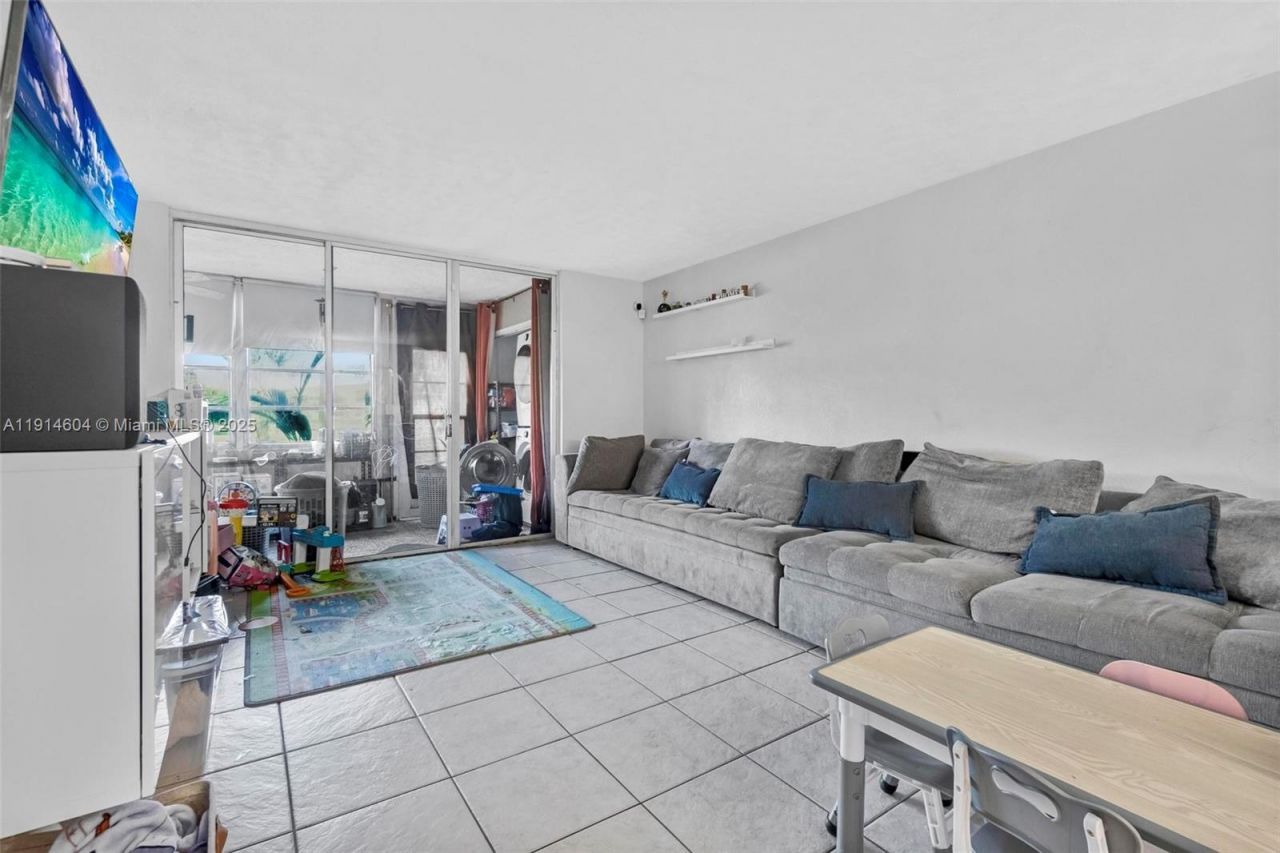 3141 NW 47th Ter, Unit 118, Lauderdale Lakes, FL 33319 Photo