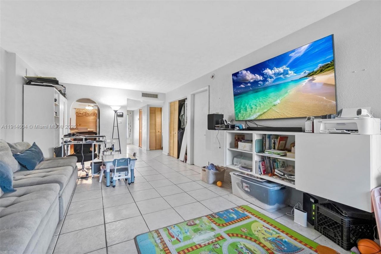 3141 NW 47th Ter, Unit 118, Lauderdale Lakes, FL 33319 Photo