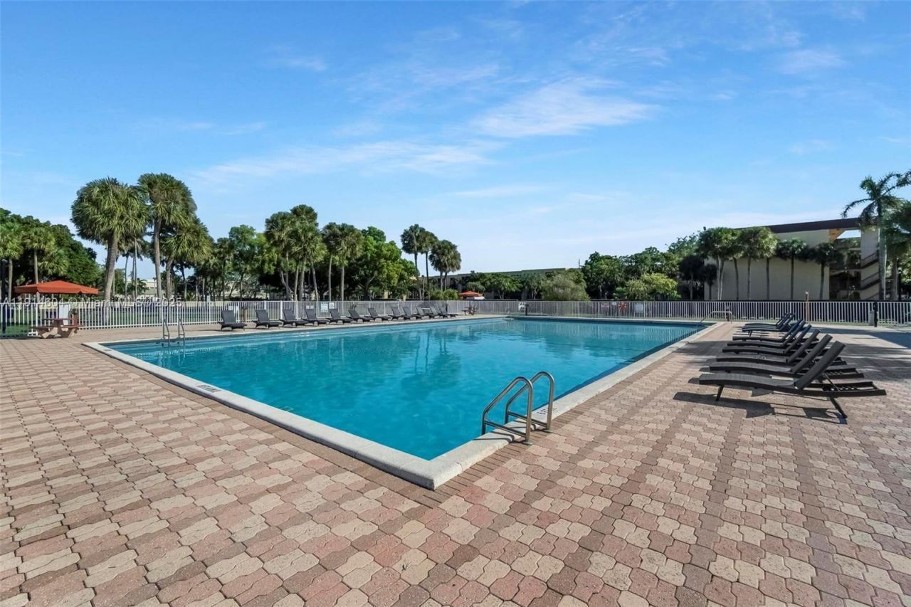 3141 NW 47th Ter, Unit 118, Lauderdale Lakes, FL 33319 Photo