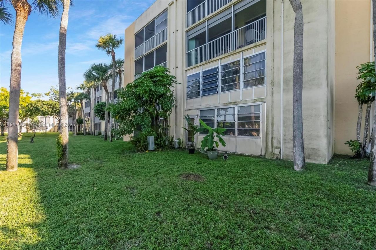 3141 NW 47th Ter, Unit 118, Lauderdale Lakes, FL 33319 Photo