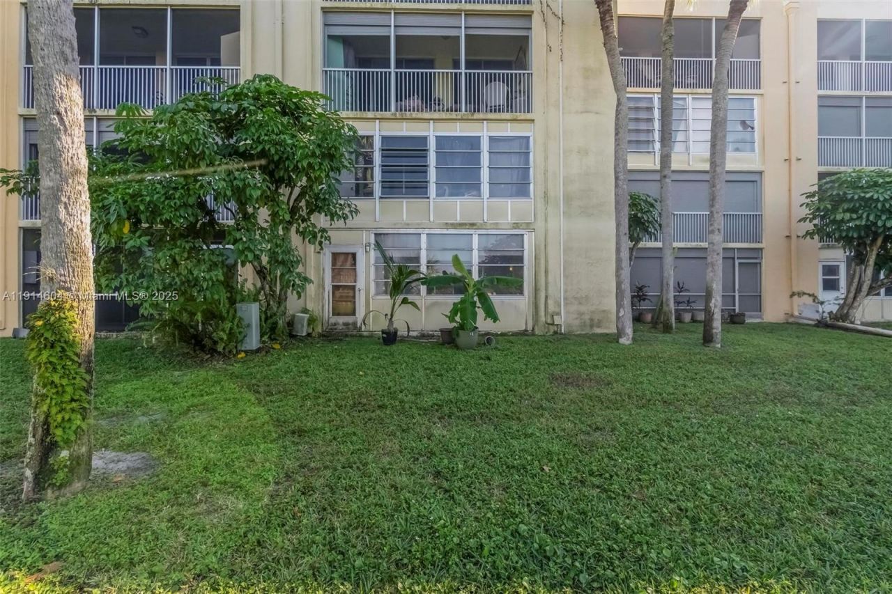 3141 NW 47th Ter, Unit 118, Lauderdale Lakes, FL 33319 Photo