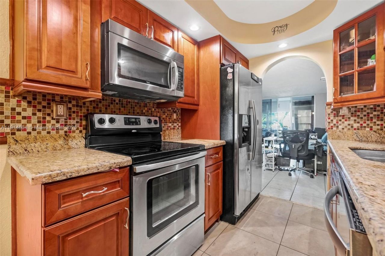 3141 NW 47th Ter, Unit 118, Lauderdale Lakes, FL 33319 Photo