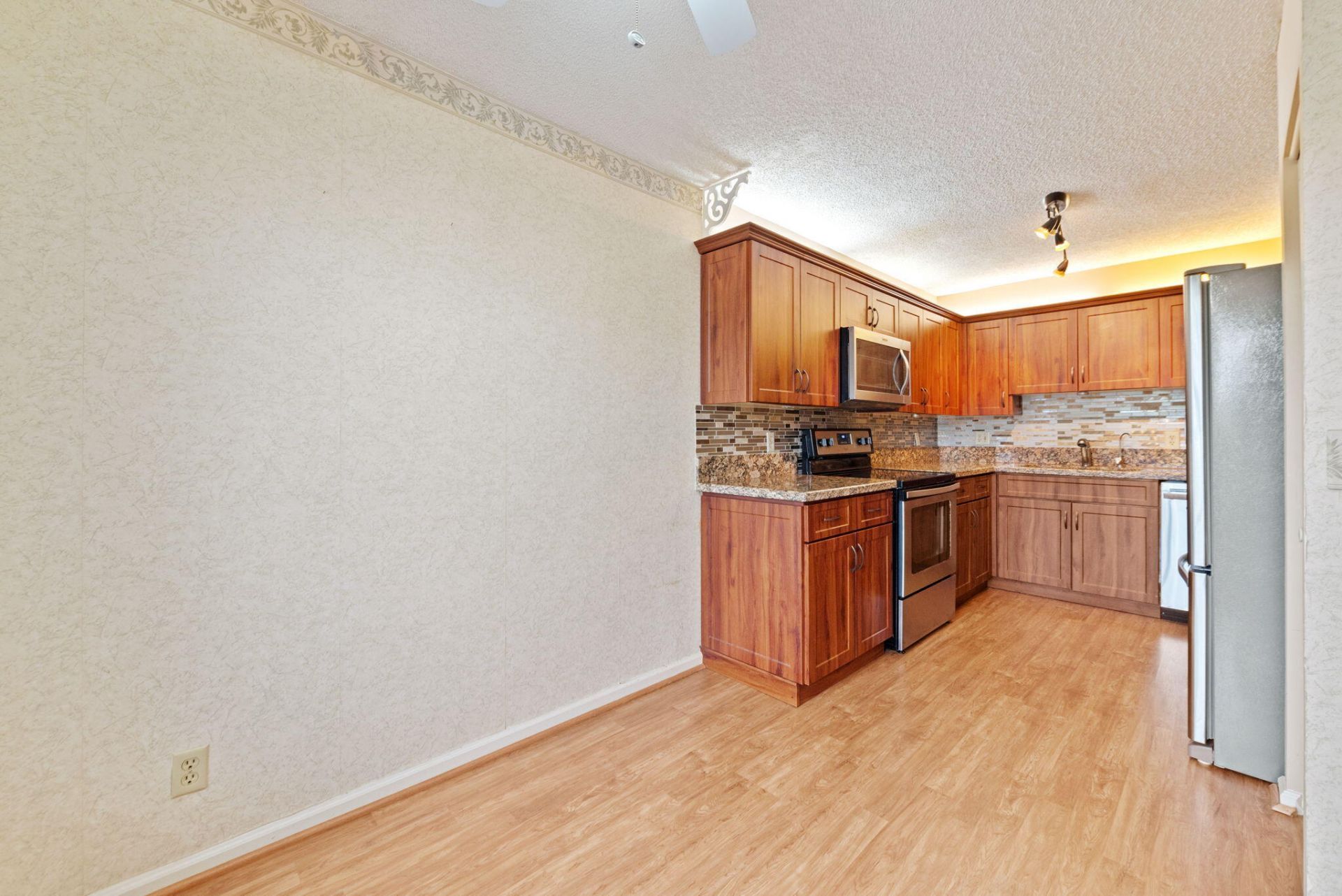 10092 Cedar Point Boulevard, Unit 205, Boynton Beach, FL 33437 Photo