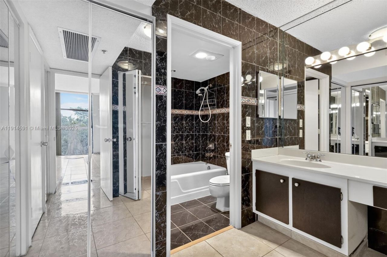 20355 NE 34th Ct, Unit 321, Aventura, FL 33180 Photo