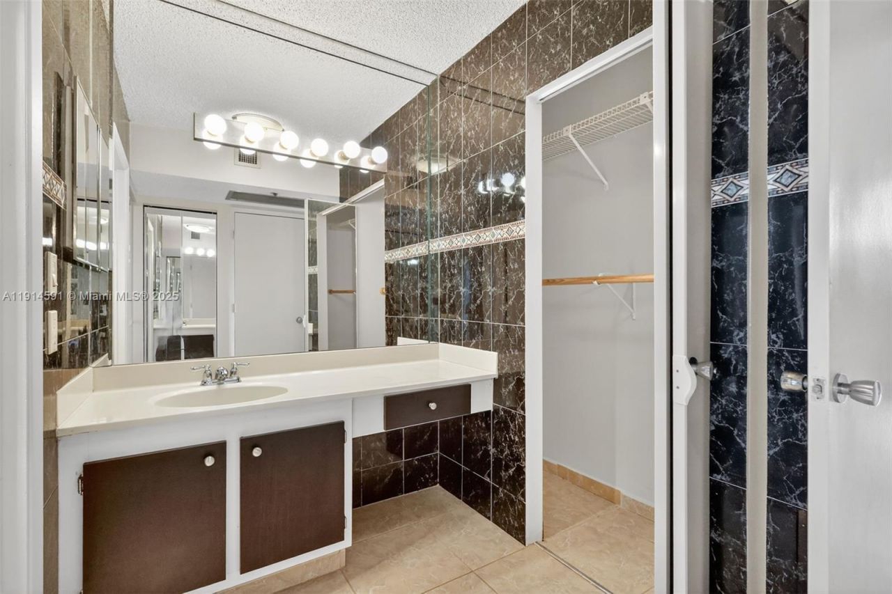 20355 NE 34th Ct, Unit 321, Aventura, FL 33180 Photo