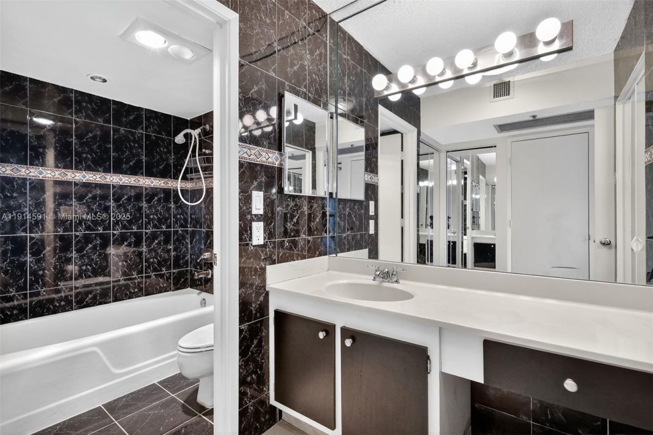 20355 NE 34th Ct, Unit 321, Aventura, FL 33180 Photo