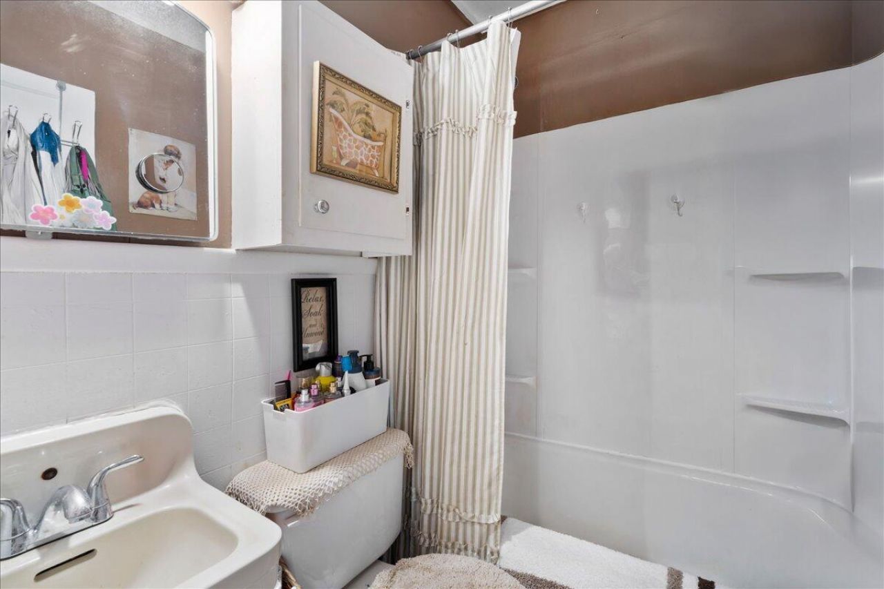 406 Butler Street Photo 9