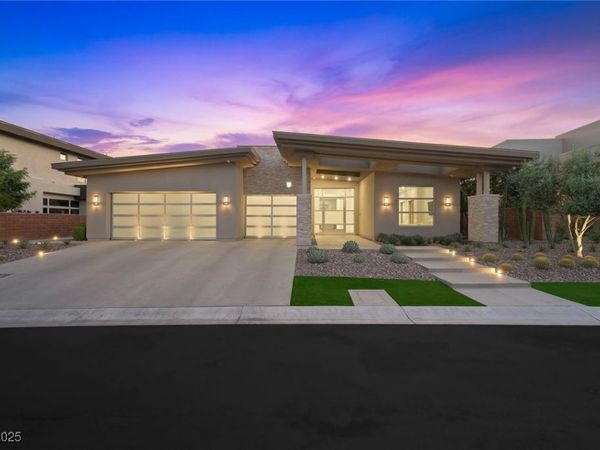 11 Hawkeye Lane, Las Vegas, NV 89135