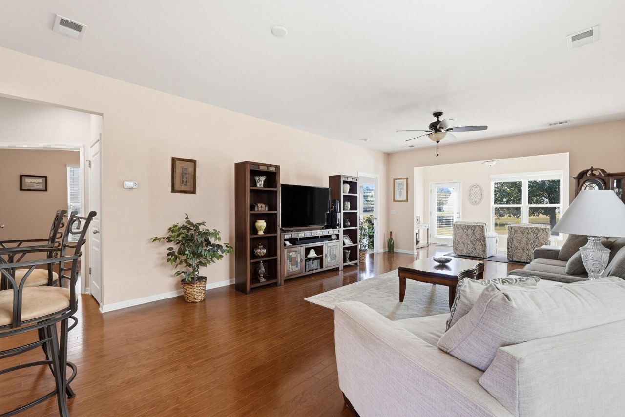 111 Harbor Point Court Photo 6