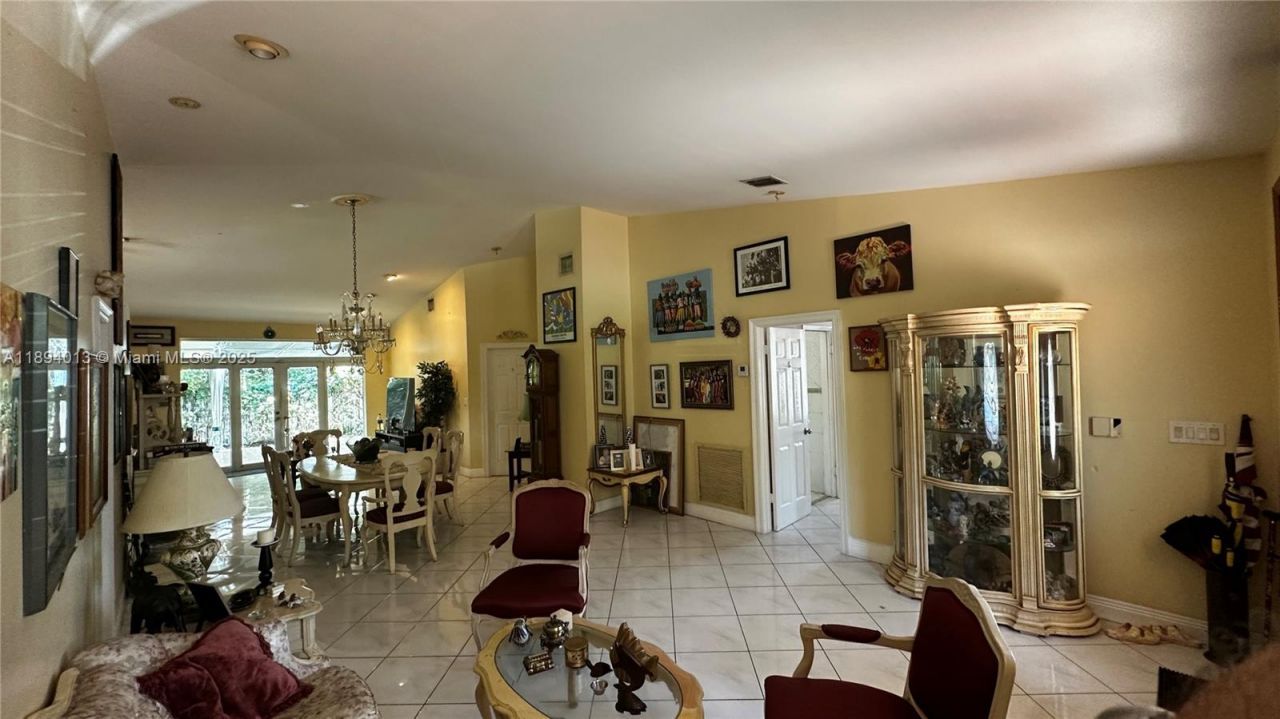 1386 NE 110 St, North Miami, FL 33181 Photo