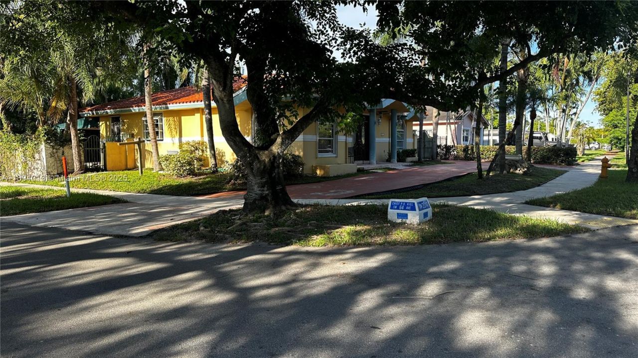 1386 NE 110 St, North Miami, FL 33181 Photo