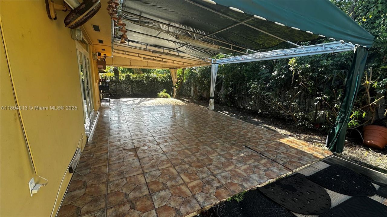 1386 NE 110 St, North Miami, FL 33181 Photo