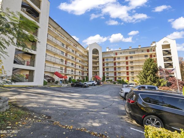 102 Baskins Creek Bypass, Gatlinburg, TN 37738