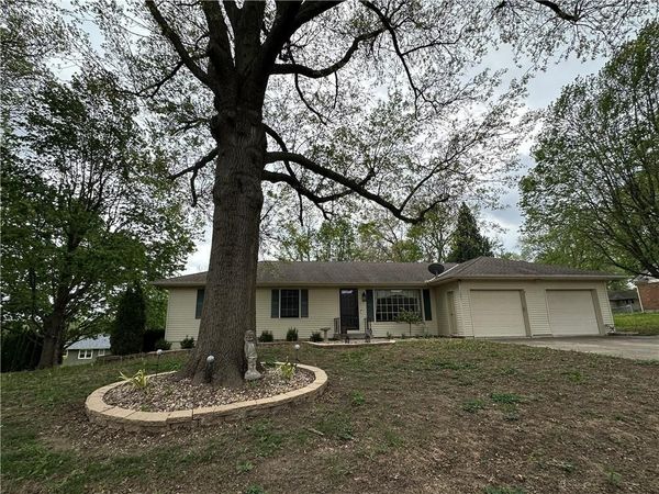 1803 Clearview Drive, Lexington, MO 64067