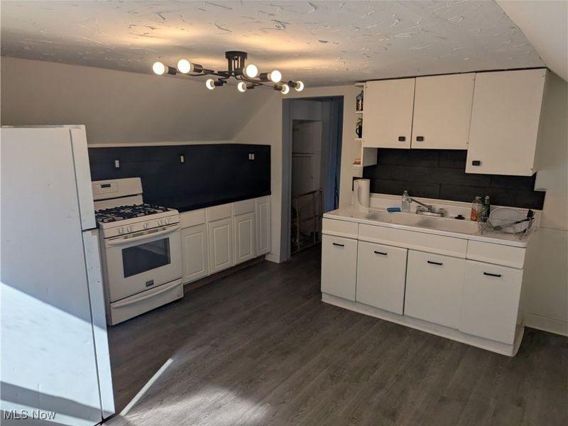 3613 Dawning Avenue, Cleveland, OH 44109 Photo 11