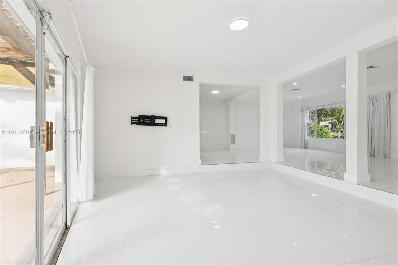 12630 NE Miami Pl, North Miami, FL 33161 Photo