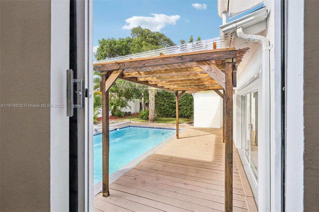 12630 NE Miami Pl, North Miami, FL 33161 Photo