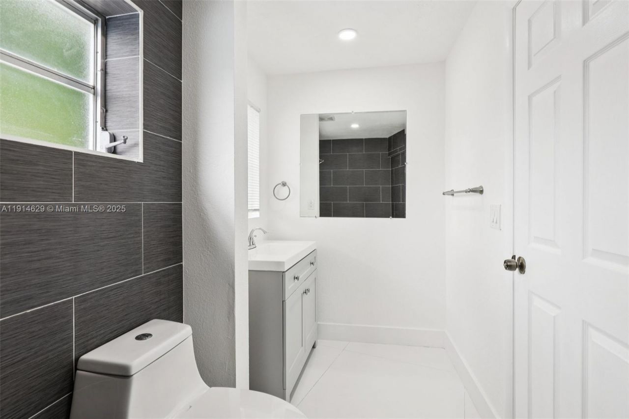 12630 NE Miami Pl, North Miami, FL 33161 Photo